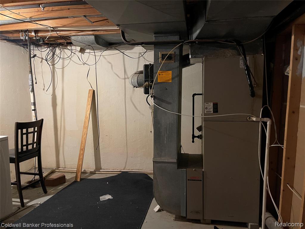 5021 Forest Side Drive, Flint, MI, 48532