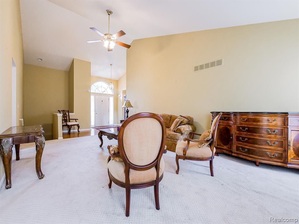 402 WOODHAVEN Drive, Commerce Twp, MI 48390 — Photo 7