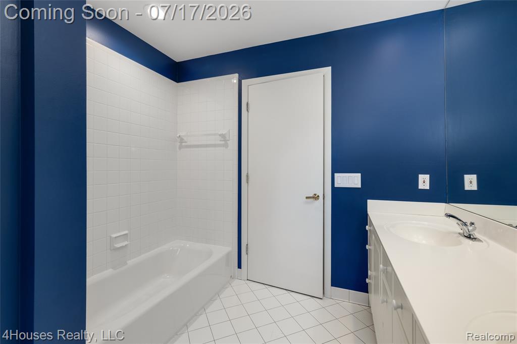 5717 Sussex Drive, Troy, MI 48098 — Photo 48