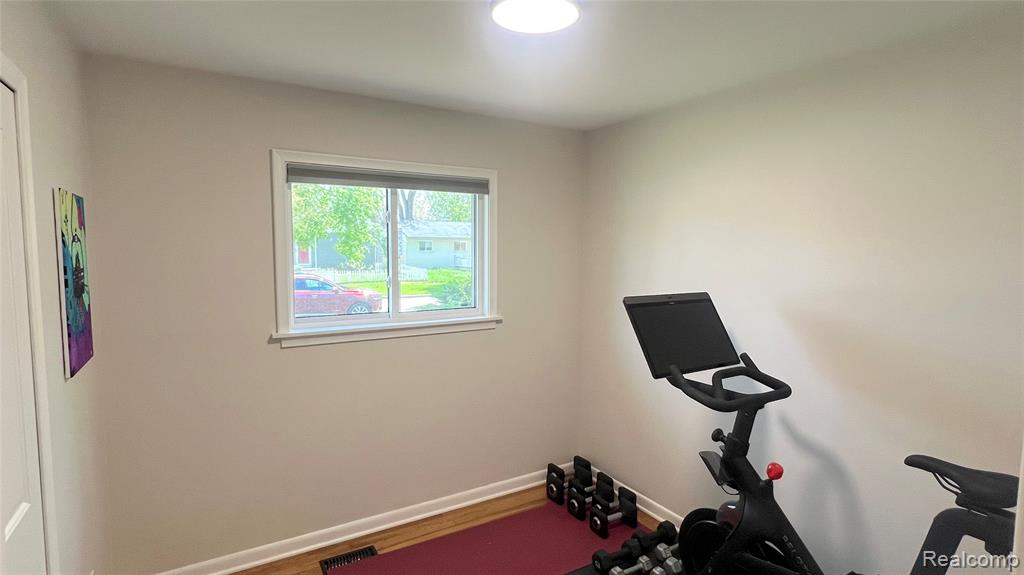 1104 Lexington Parkway, Ypsilanti, MI 48198 — Photo 9
