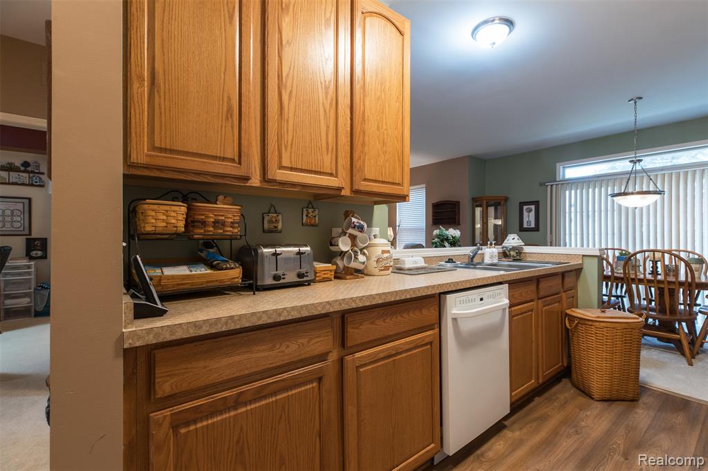 1890 Cedar Valley Drive, 38, Canton, MI 48188 — Photo 19