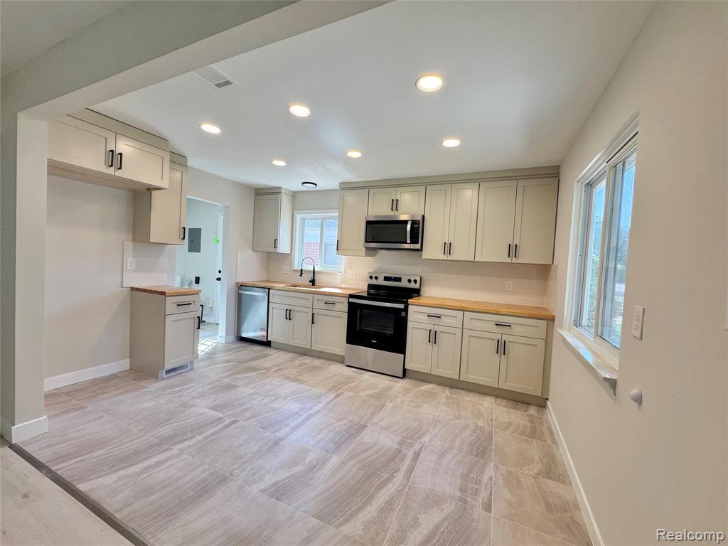 5692 N Globe Street, Westland, MI — Photo 6