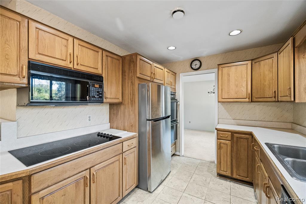 7250 Ten Hill Road, West Bloomfield, MI — Photo 11