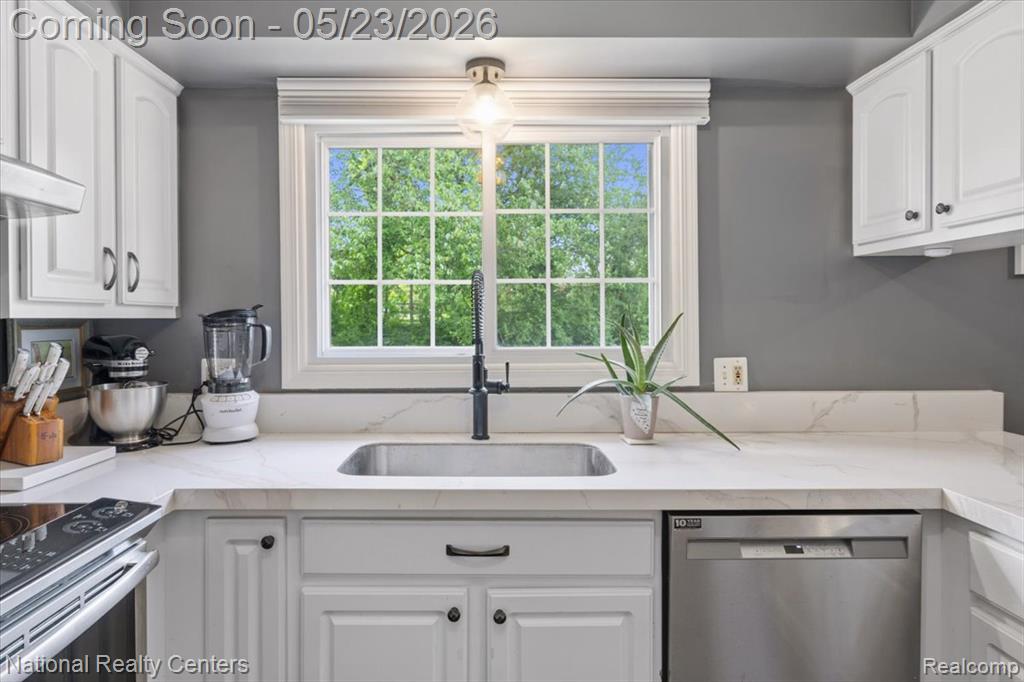 42054 Baintree Circle, Northville, MI 48168 — Photo 18