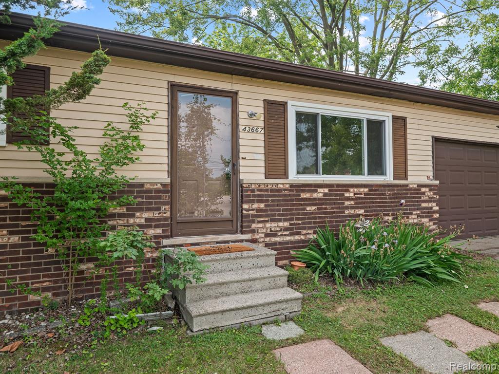 43667 DEQUINDRE Road, Troy, MI 48085 — Photo 7