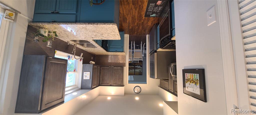 6962 Stockport Drive, Lambertville, MI 48144 — Photo 11