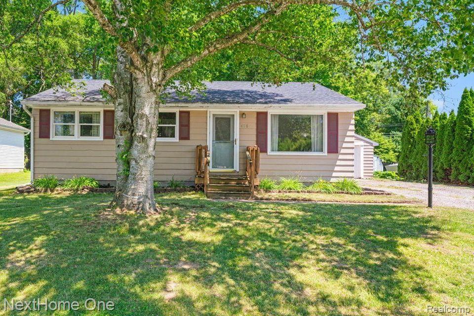 418 N HOWARD, Webberville, MI 48892 — front exterior