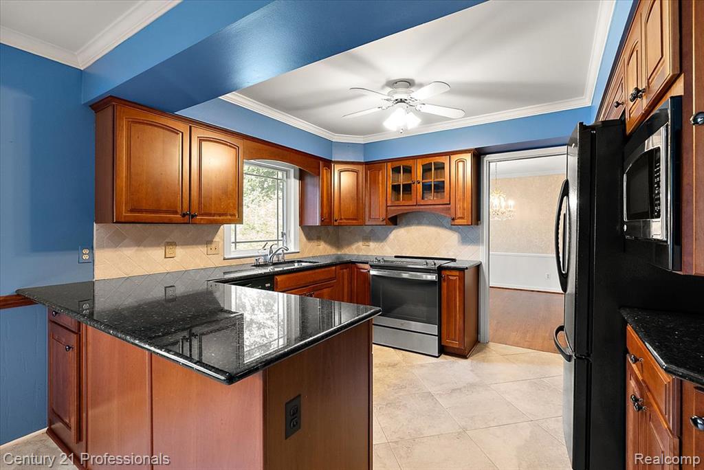 633 Foxhall Road, Bloomfield Hills, MI 48304 — Photo 32