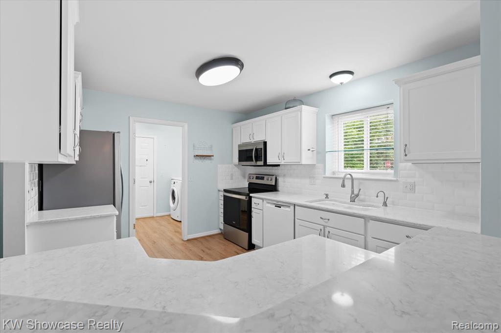 8052 Springdale Drive, White Lake, MI — Photo 13