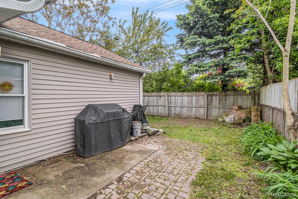 2305 Hester Court, Keego Harbor, MI 48320 — Photo 19