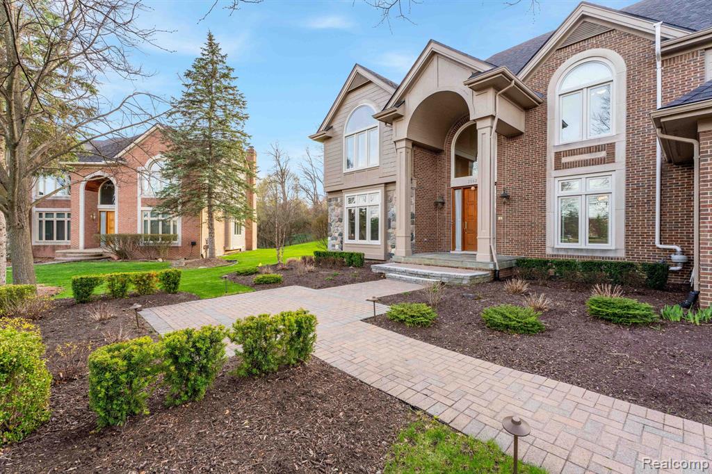 2562 Sequoia Court, Bloomfield, MI 48304 — Photo 3