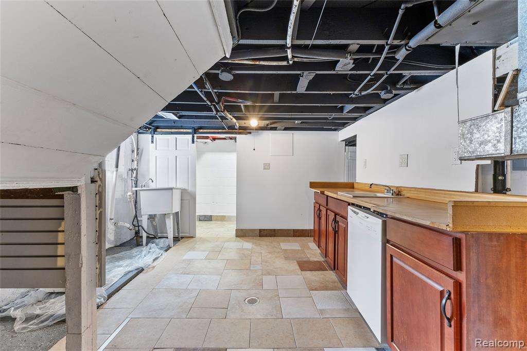 24857 Landau, Center Line, MI 48015 — Photo 36