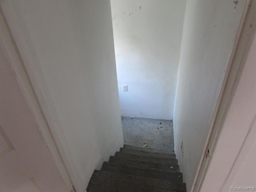 5270 MONTCLAIR Street, Detroit, MI 48213 — Photo 36