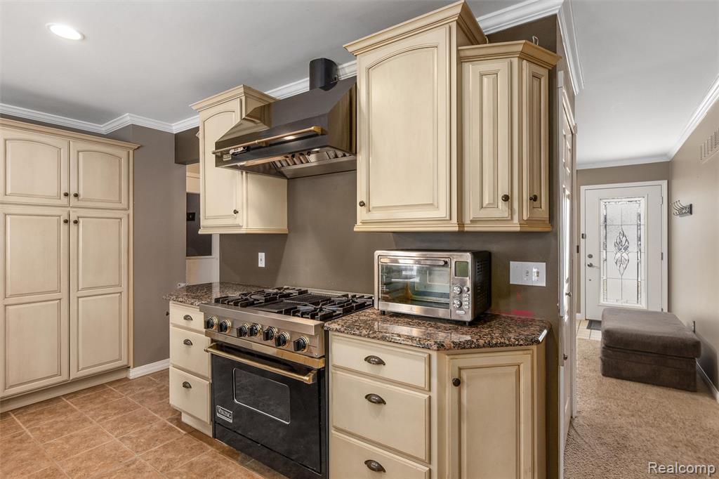 3712 Summit Court, Wixom, MI 48393 — Photo 5