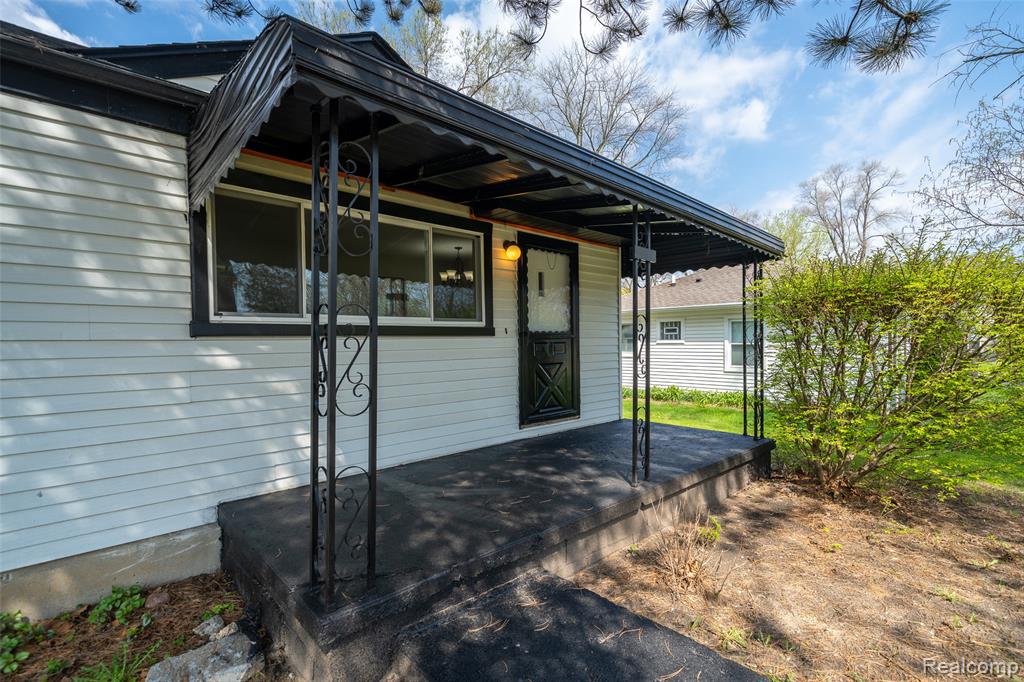5357 Sashabaw Road, Clarkston, MI — Photo 2