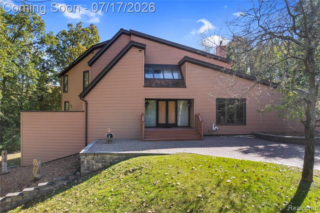 5685 Paint Valley Drive, Rochester, MI 48306