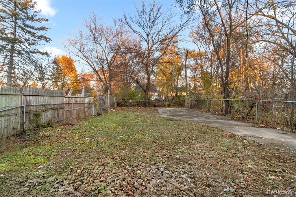 8900 Asbury Park, Detroit, MI 48228 — Photo 36