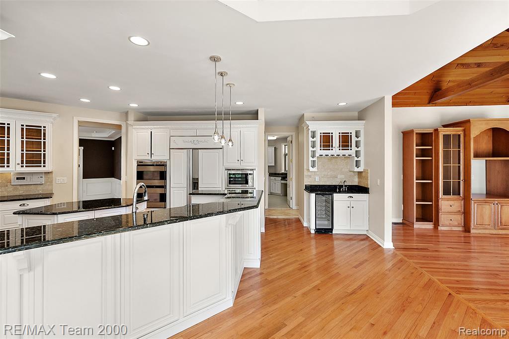 630 Sheldon Court, Rochester, MI 48306 — Photo 32