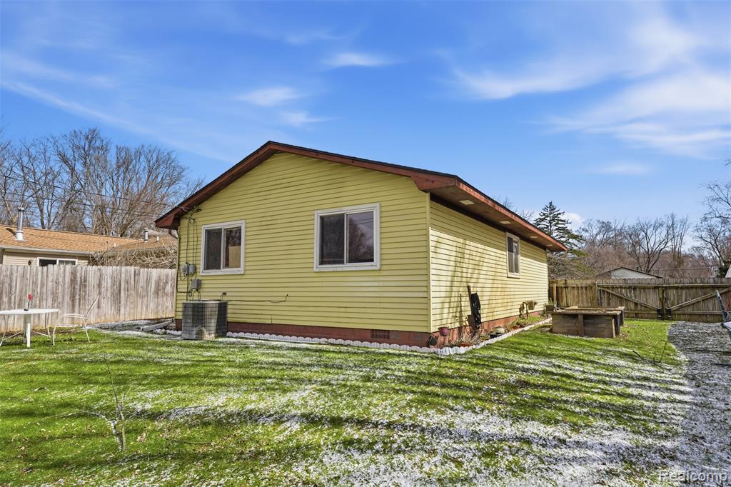 433 Haze, Pinckney, MI 48169 — Photo 17