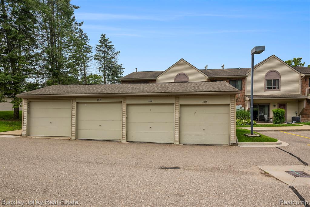 399 Spring Brooke Drive, Brighton, MI 48116 — Photo 13