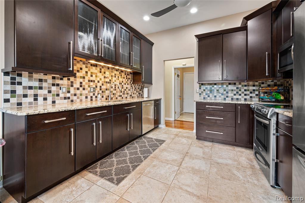 2460 Fenton Creek Lane, Fenton, MI 48430 — Photo 15