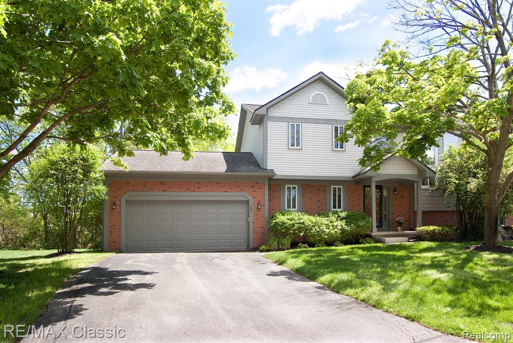 587 Winwood Circle, 20, Walled Lake, MI 48390 — Photo 2