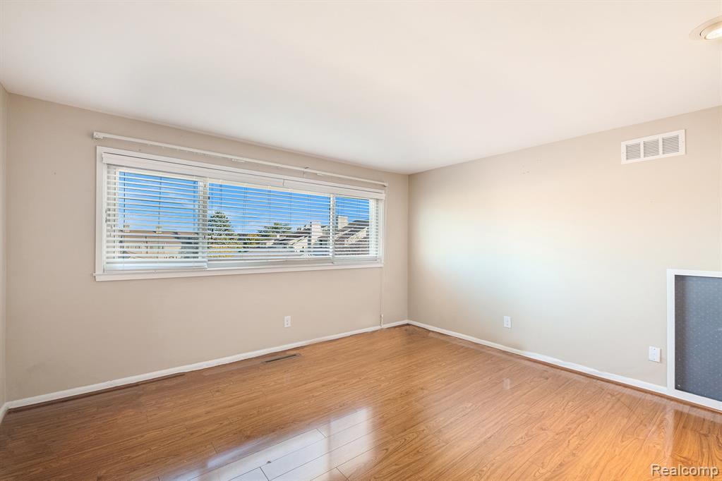 6300 Laurentian Court, Flint, MI 48532 — Photo 10