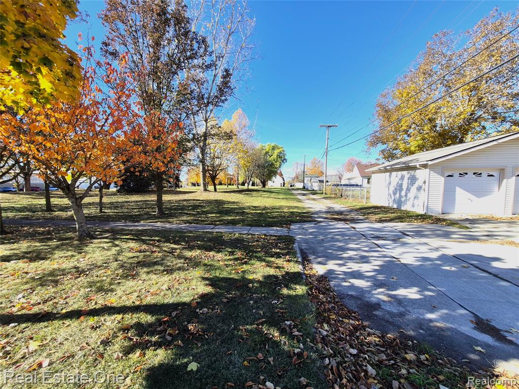 505 Forest Street, Wyandotte, MI 48192 — Photo 12
