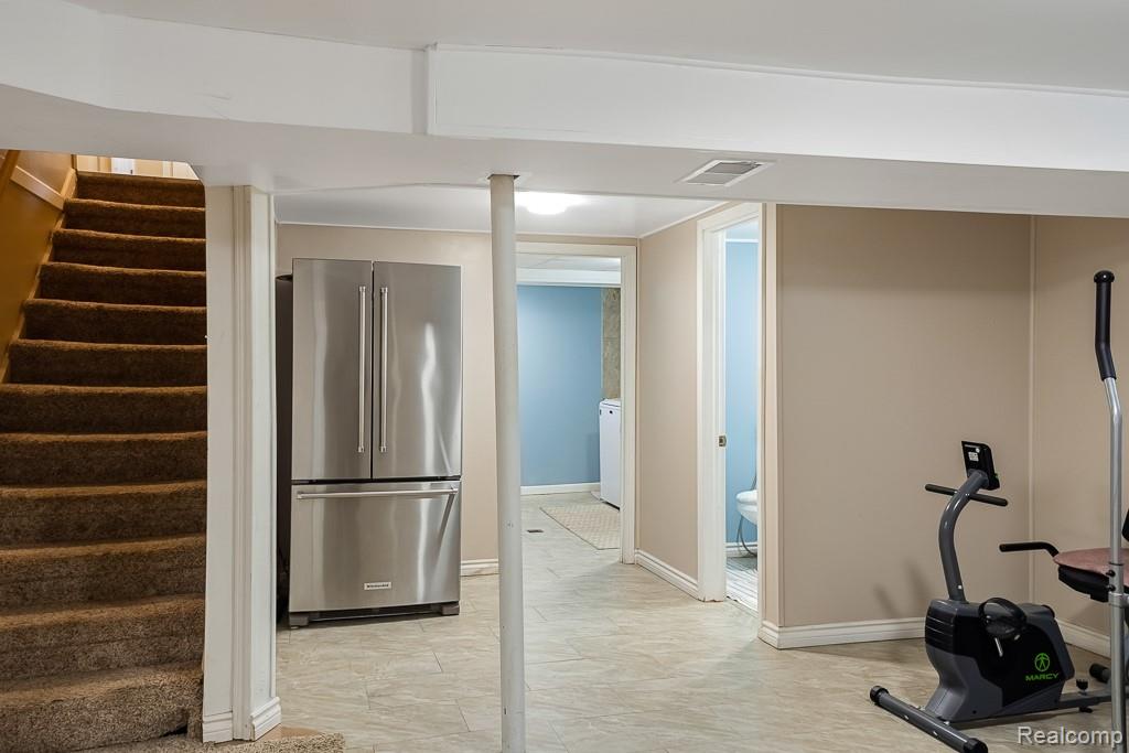 8100 Lochdale Street, Dearborn Heights, MI 48127 — Photo 40