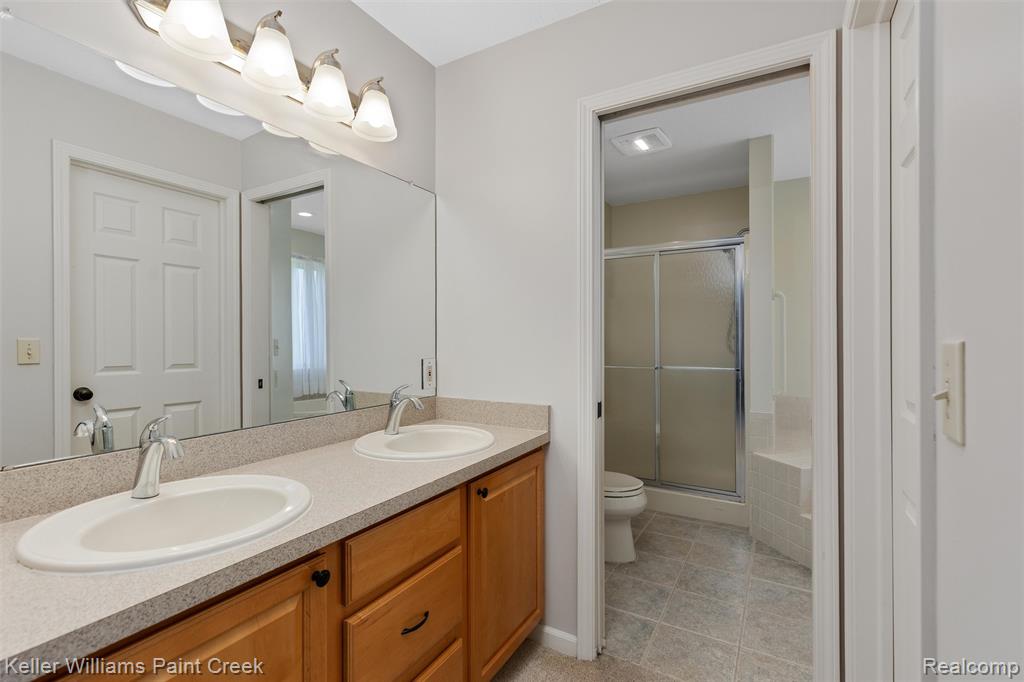 7537 Waterfall Drive, Grand Blanc, MI 48439 — Photo 18