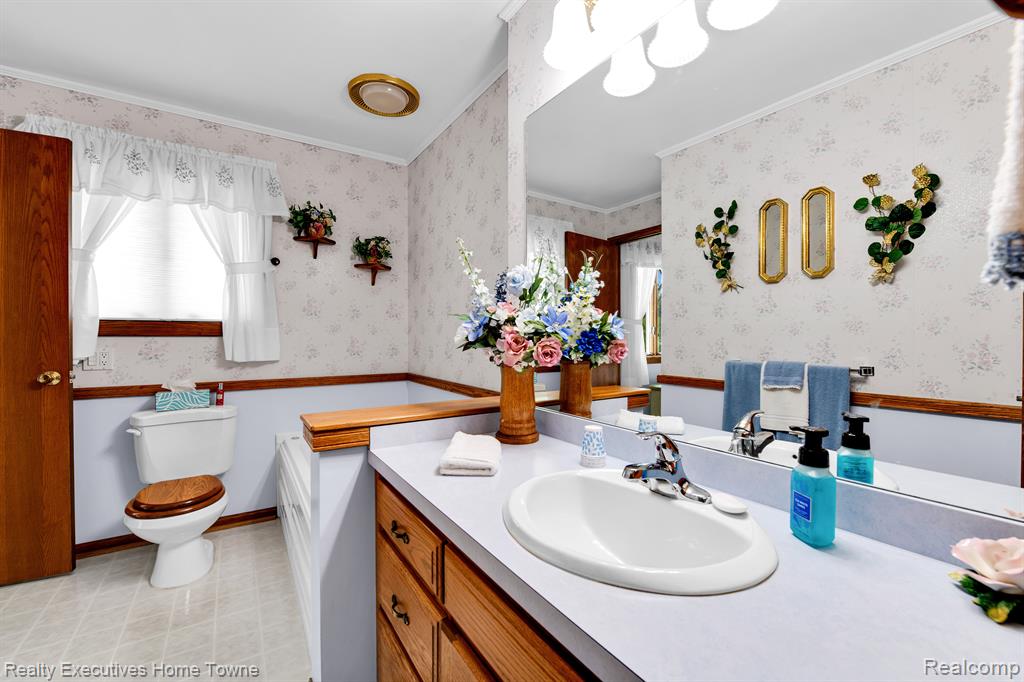 4681 BUCKINGHAM Drive, Port Huron, MI 48060 — Photo 13