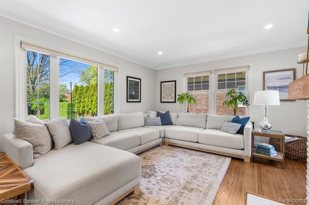 631 Washington Road, Grosse Pointe, MI 48230 — Photo 11