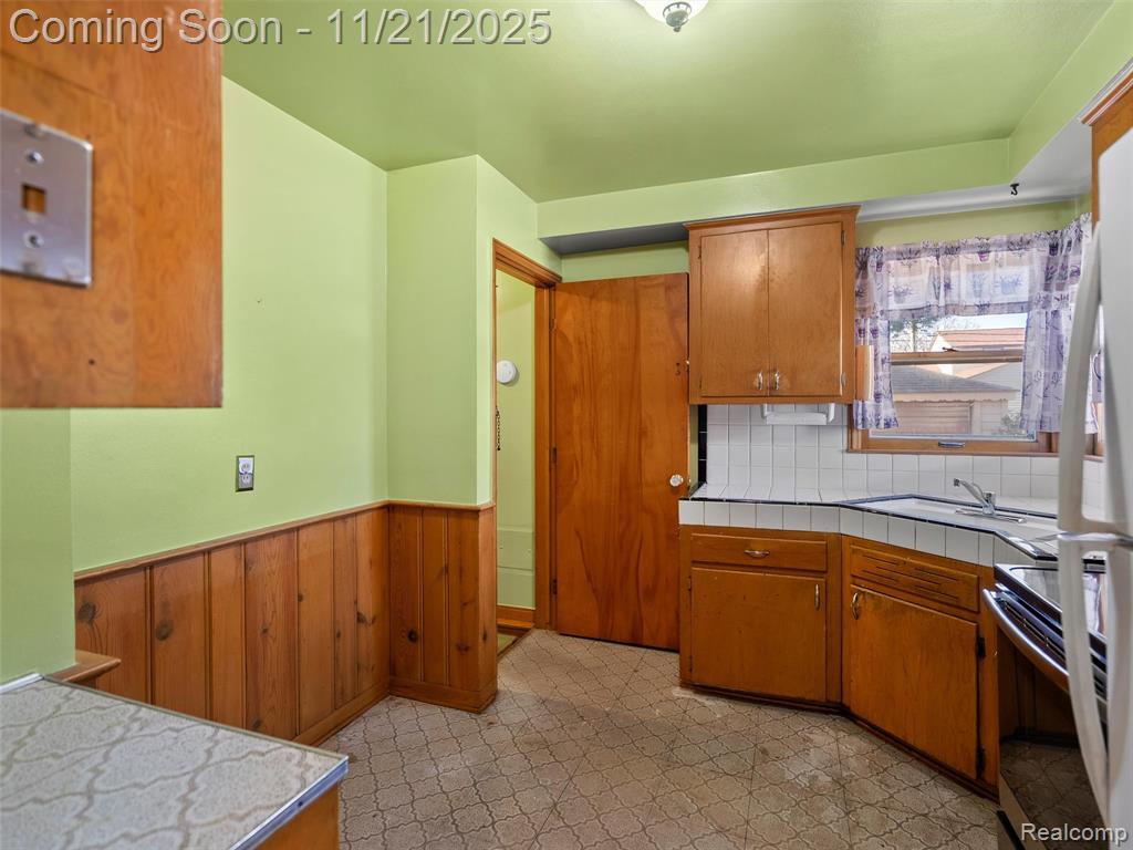 9831 Seltzer Street, Livonia, MI 48150 — Photo 8