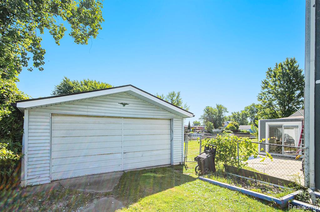 7434 Dyke Road, Clay, MI 48001 — Photo 8