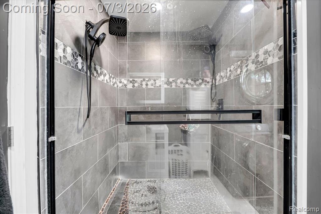 6514 Luanne Drive, Flushing, MI 48433 — Photo 13