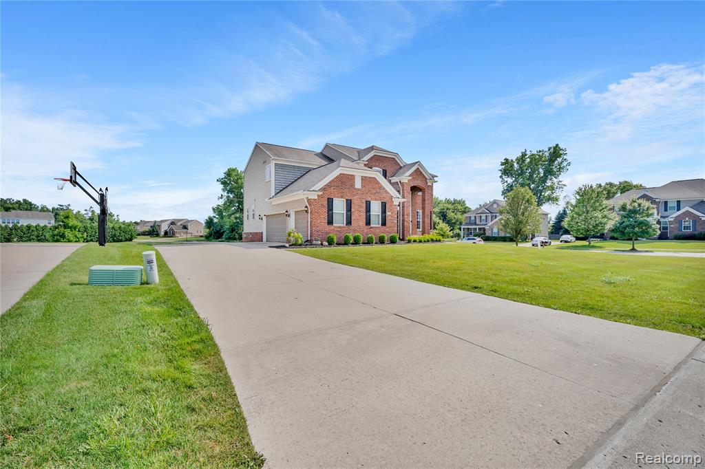 6119 AMBER Lane, Grand Blanc, MI 48439 — Photo 2