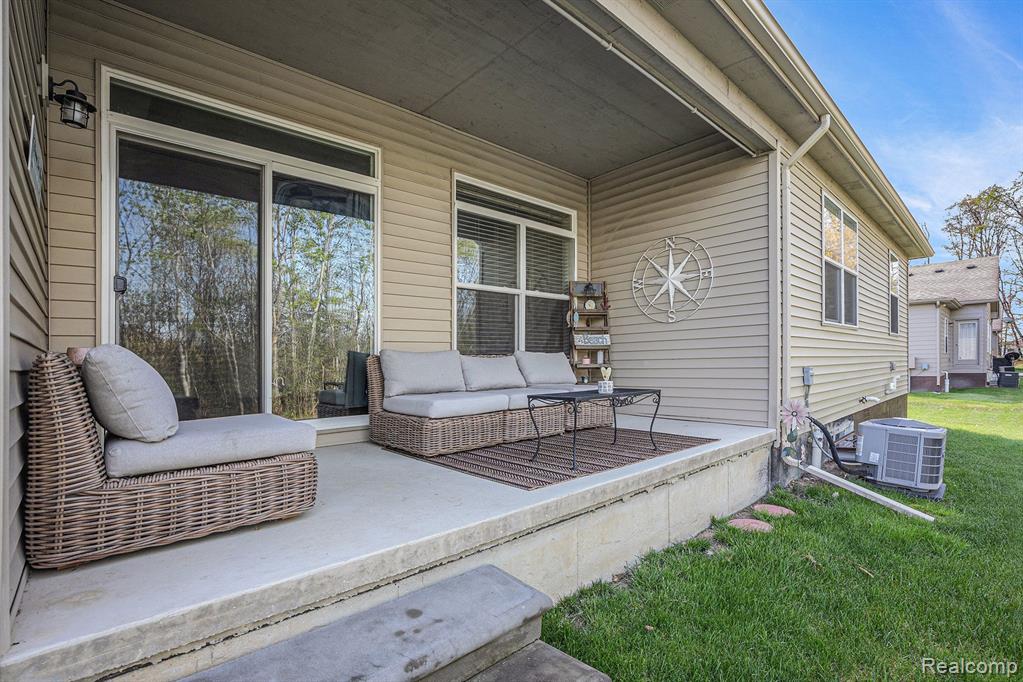 54313 CAMDEN Circle, New Baltimore, MI — Photo 25