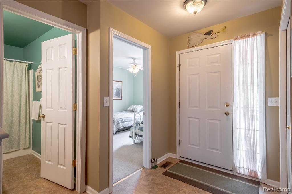 9006 Spring Brook Circle, Davison, MI 48423 — Photo 15