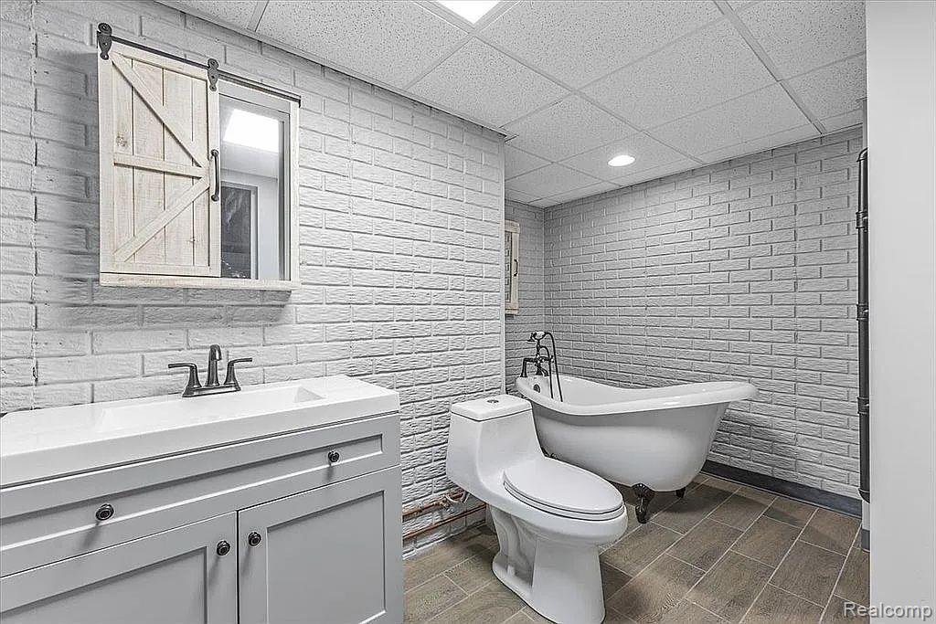 6576 SKYLAR Lane, Waterford, MI 48327 — Photo 30