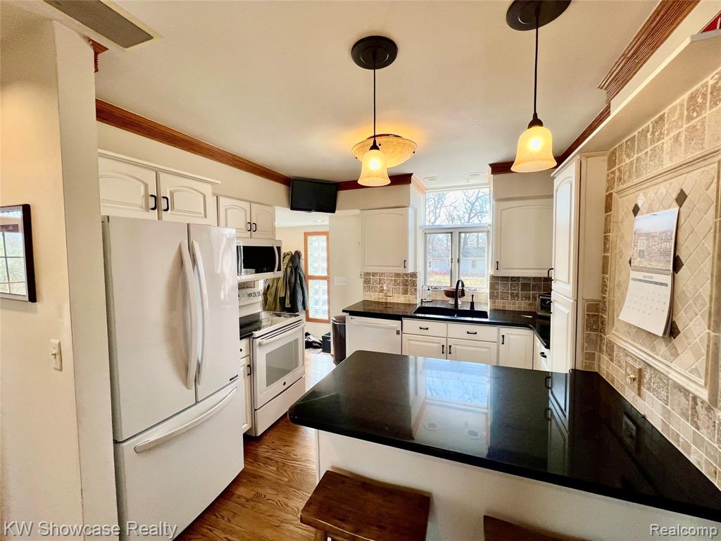 580 Elkinford Drive, White Lake, MI 48383 — Photo 16