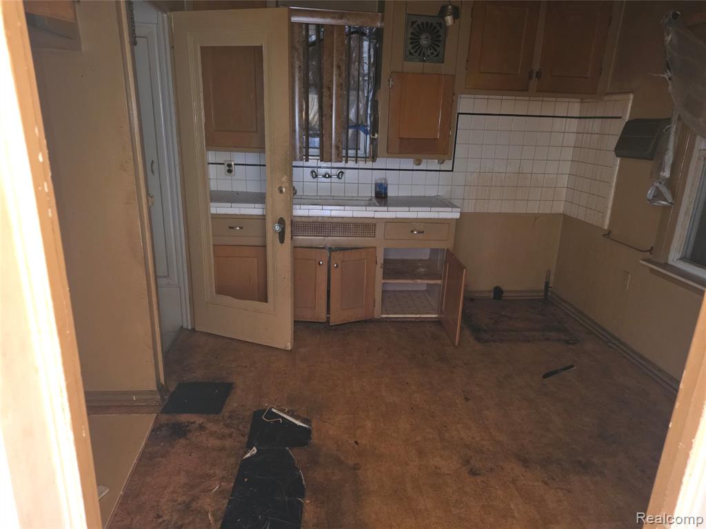 14981 Flanders Street, Detroit, MI 48205 — Photo 11