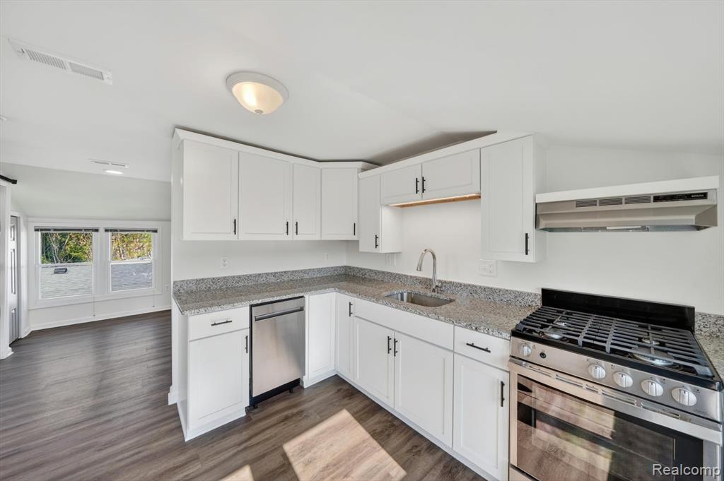 453 MANATEE Avenue, Hazel Park, MI 48030 — Photo 17