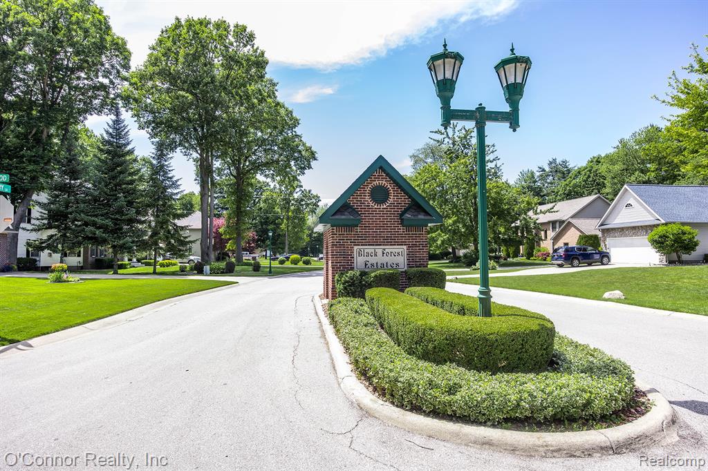 3239 Turnberry, Port Huron, MI 48060 — Photo 38