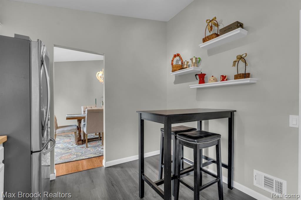 591 S Spinningwheel Lane, Bloomfield Hills, MI 48304 — Photo 14