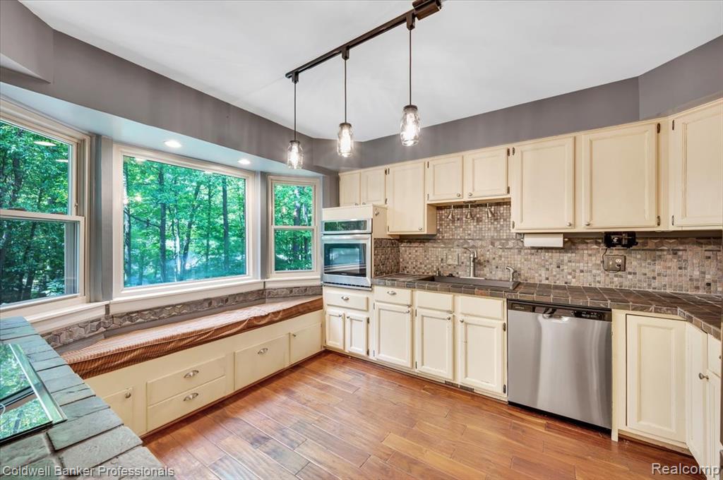 8873 Nepahwin Drive, Clarkston, MI 48348 — Photo 11