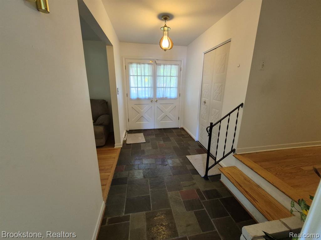 4295 Sashabaw Road, Waterford, MI 48329 — Photo 9