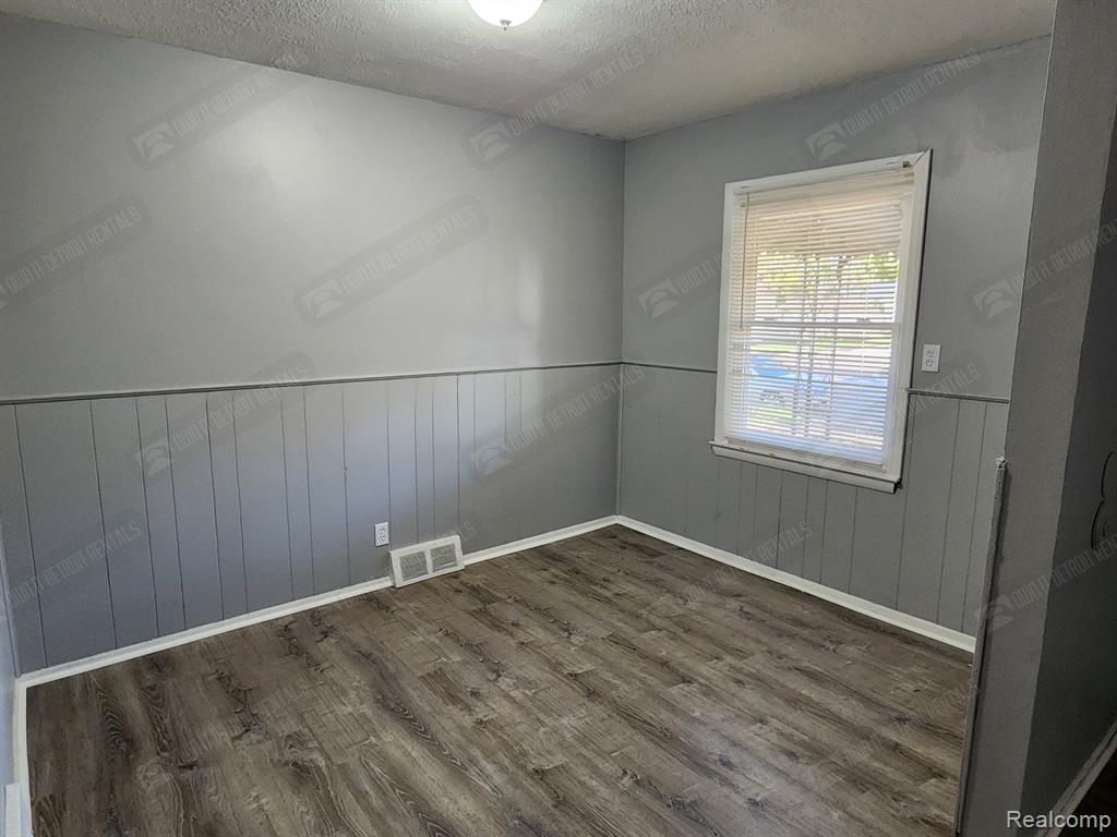 1139 S BASSETT Street, Detroit, MI 48217 — Photo 8