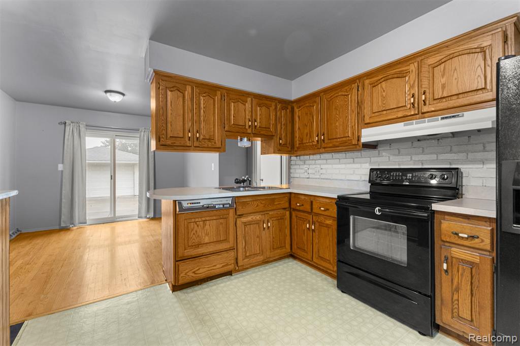 6894 N Gulley Road, Dearborn Heights, MI 48127 — Photo 8