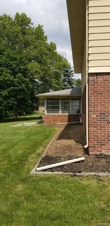 6186 KINGS CROWN Road, Grand Blanc, MI 48439 — Photo 9