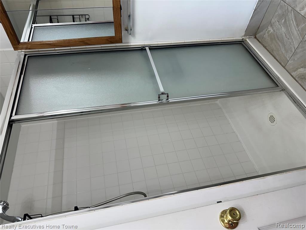 5816 PINE AIRES Drive, Sterling Heights, MI 48314 — Photo 16